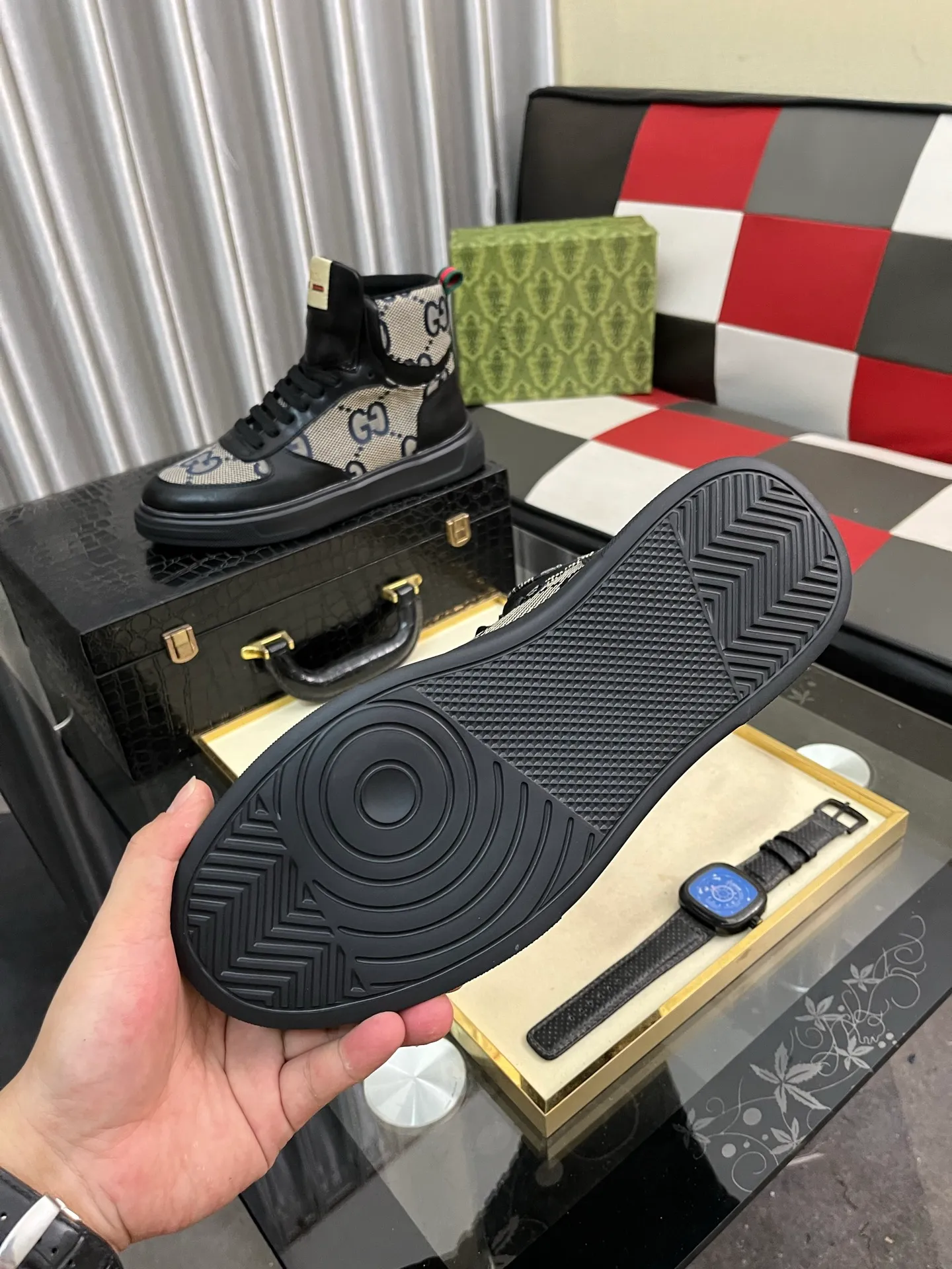 Men's shoes 💰440⌚️⌚️ Gucci •Gucci original quality. ~ Unique modern style sneakers. 🏃A must-have casual shoe for trendy men😍😍 Original brand imported from Italy, imported original leather, sheep lining (refuses to discolor and grind feet) Sole: Original sole provided by the original factory, French lazy style design ⚠️Fit to the feet, original quality attached, super comfortable original sole, size: 38-443️⃣Colors available